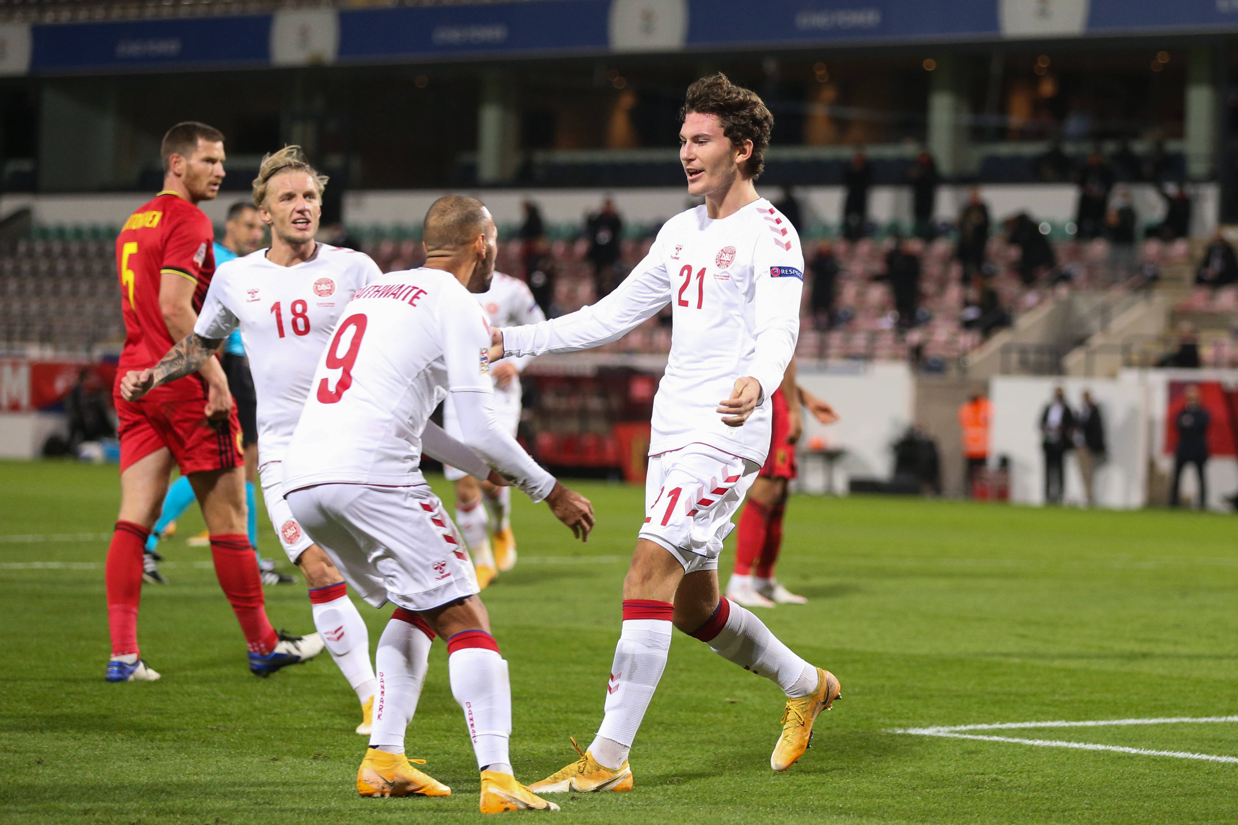 择了一支由 择了一支由